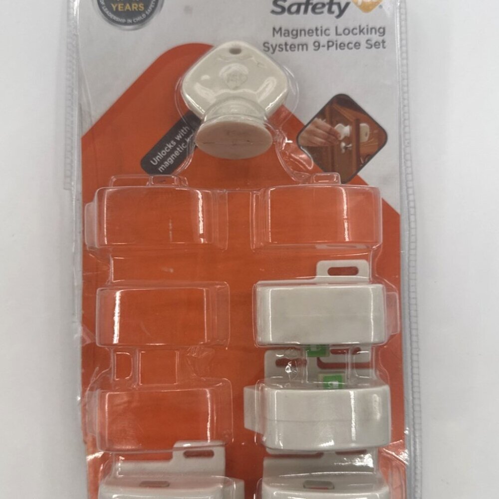 Safety 1st 4 Piece Set Deluxe Magnetic Locking System 4 LOCKS & 1 KEY